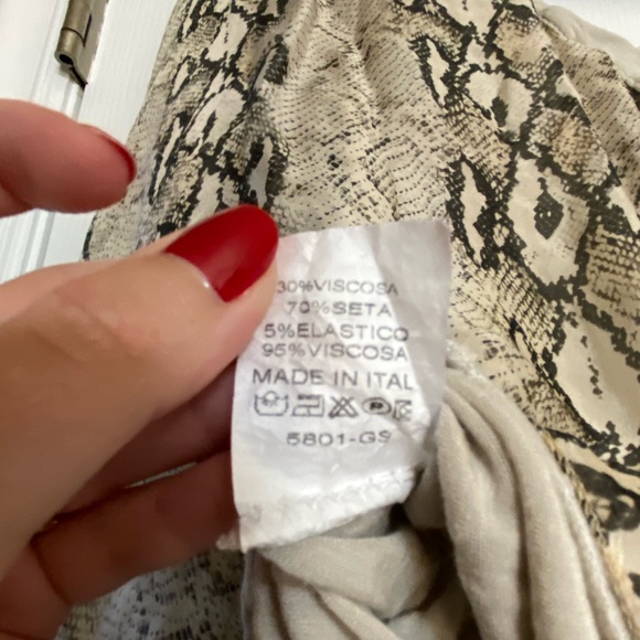 Sosia Made in Italy Snakeskin Snake Print Short Sleeve Loose Blouse - Picture 6 of 6